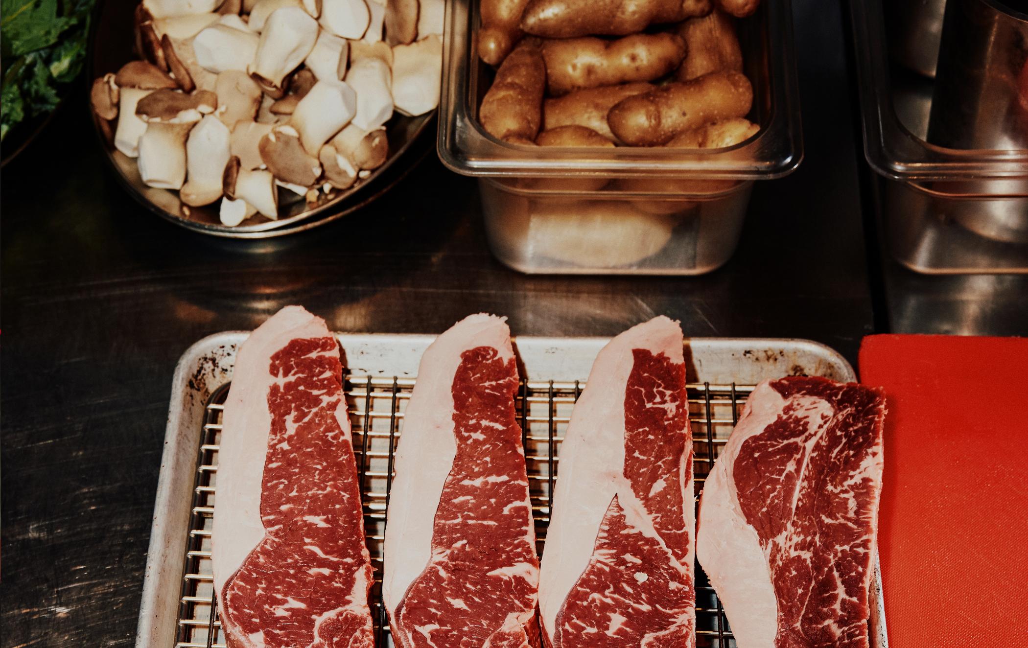 Qualité éprouvée, production durable, innovations visionnaires : le Canada est particulièrement bien placé pour contribuer à l’élaboration d’un système alimentaire mondial plus résilient. Qualité éprouvée, production durable, innovations visionnaires : le Canada est particulièrement bien placé pour contribuer à l’élaboration d’un système alimentaire mondial plus résilient.